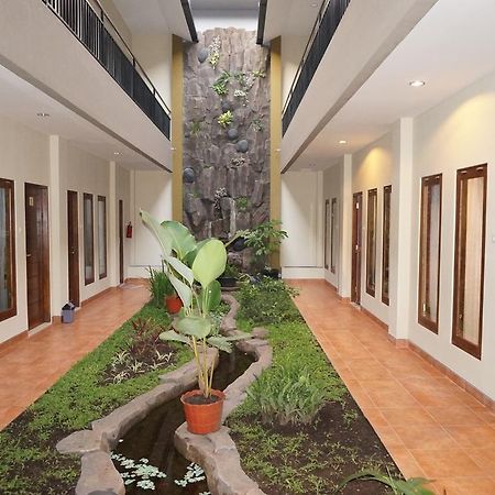 Aloha Hotel Yogyakarta Bagian luar foto