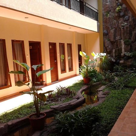 Aloha Hotel Yogyakarta Bagian luar foto
