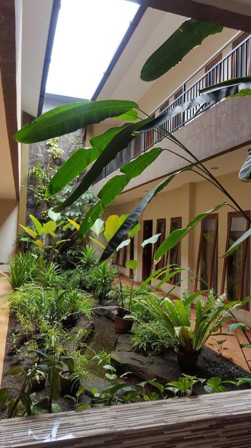 Aloha Hotel Yogyakarta Bagian luar foto